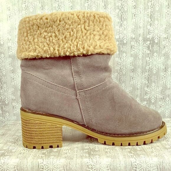 GRAY SUEDE w OFF WHITE FAUX FUR LINING BOOTS ❤️HOST PICK❤️ - Picture 1 of 4